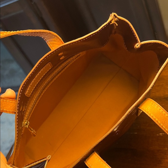 Price Drop! Authentic Louis Vuitton Mini Bronze Monogram Vernis Reade PM Tote - Picture 8 of 17